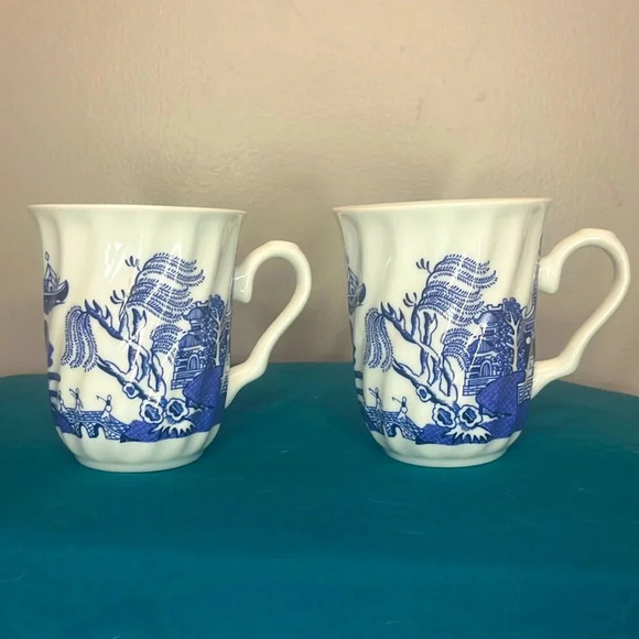 Vintage set of 2 Royal Cuthbertson Blue Willow Swirl  Mug Cups - Picture 1 of 4